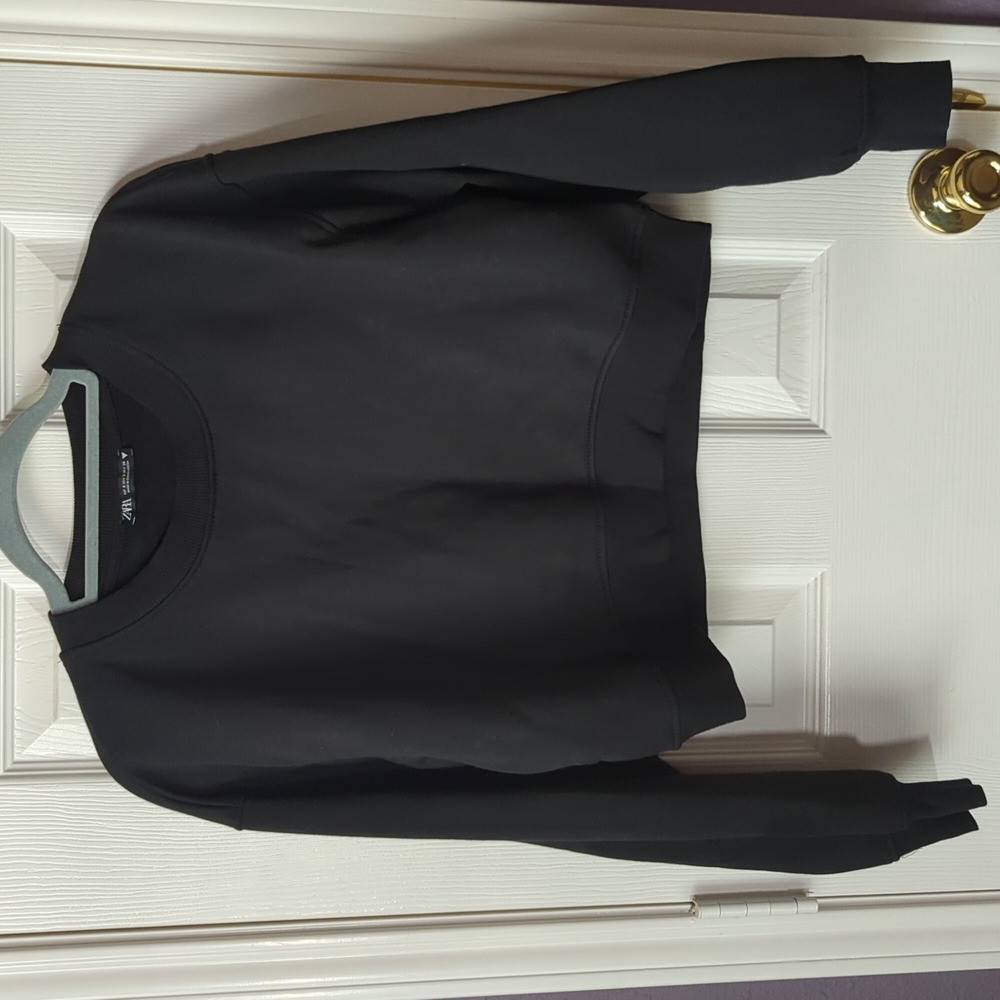 Zara Cropped Black Sweatshirt Size Small